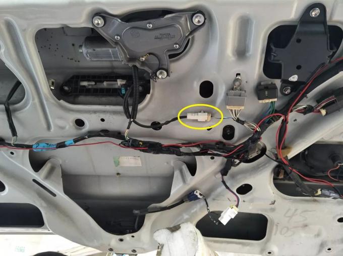 The installation of 10 Series of TOYOTA ALPHARD - latest china supplier