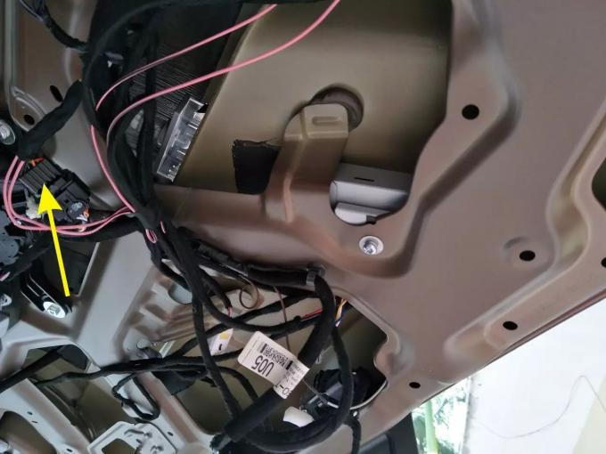 the-installation-of-kia-sorento-for-electric-tailgate-lifter